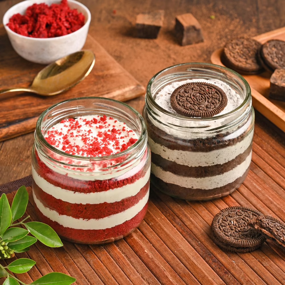  Red-Velvet And Oreo Chocolate Jar Cake Combo